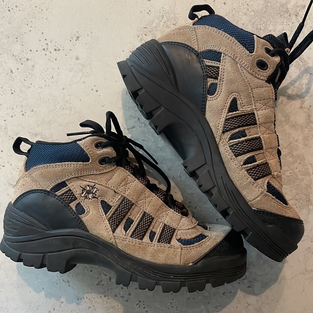 Nevados Women’s Beige Black Hiking Boots Ankle Top Lace Up Round Toe Size 7.5